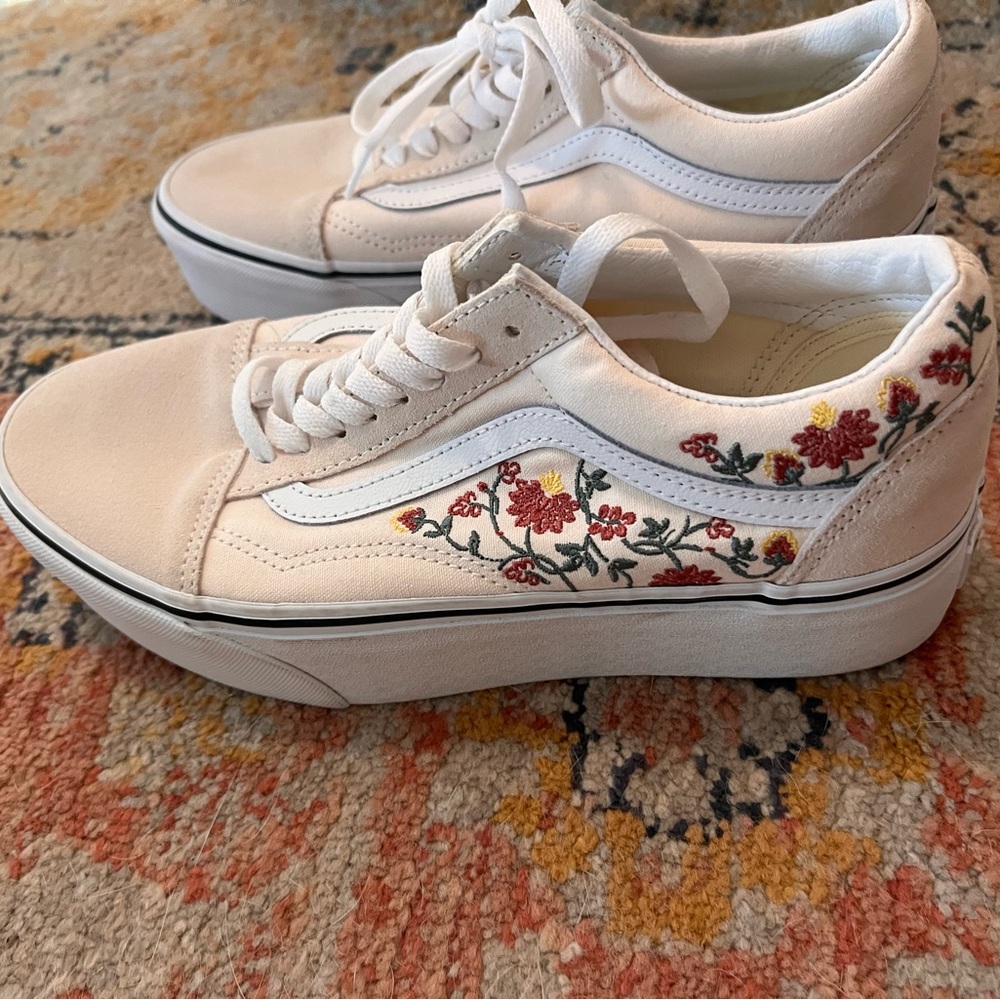 Vans Old Skool Stackform Floral Embroidery Platform, size 7.5